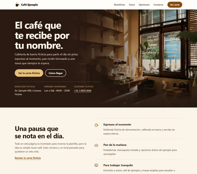 Landing de Café Ejemplo: portada oscura con la barra del local y el título «El café que te recibe por tu nombre», bajo ella los beneficios del café.