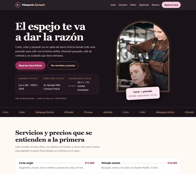 Landing de Peluquería Ejemplo: portada morada con una estilista trabajando, título «El espejo te va a dar la razón a la primera» y lista de servicios y precios.